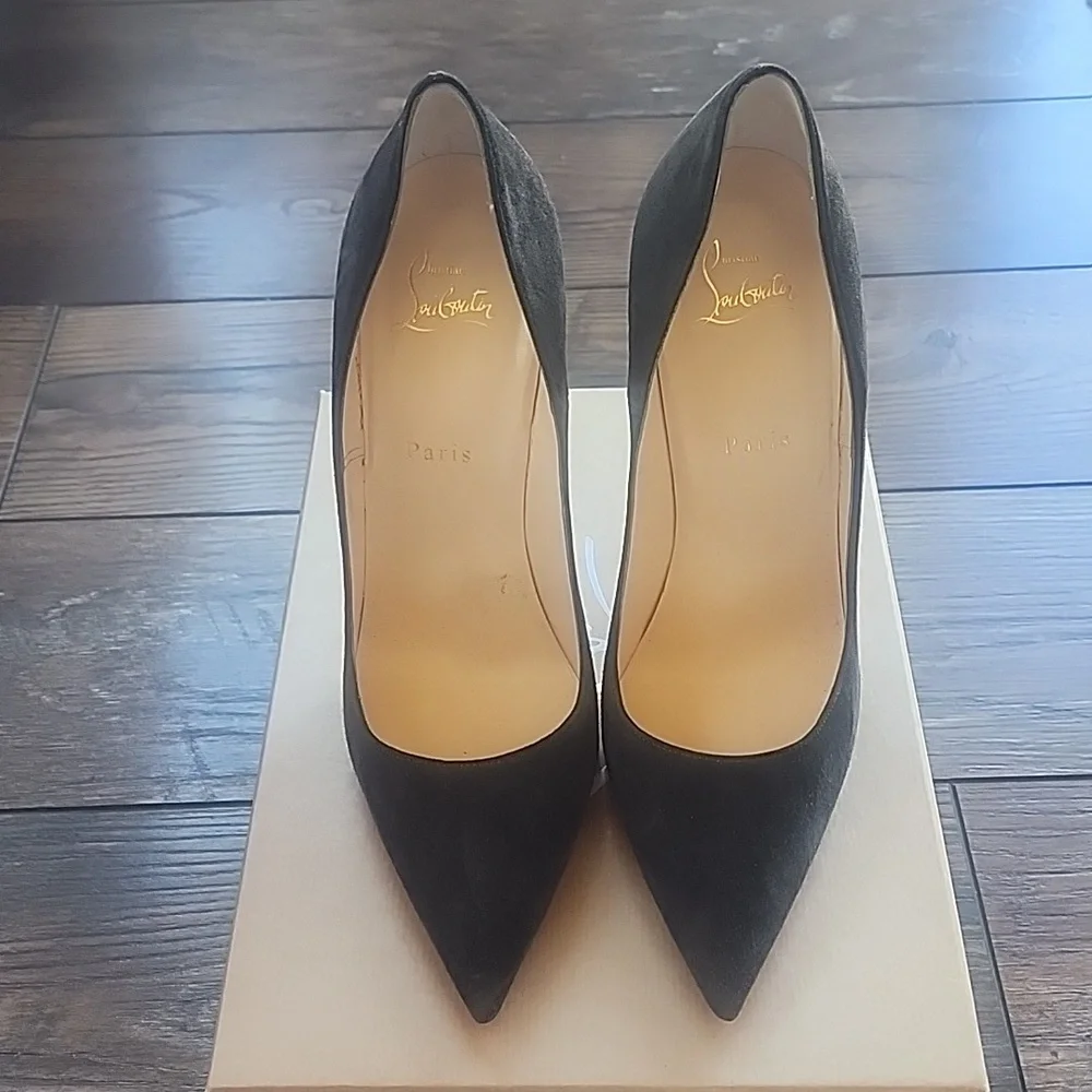 EUC Christian Louboutin So Kate Velour Heels - Picture 2 of 7